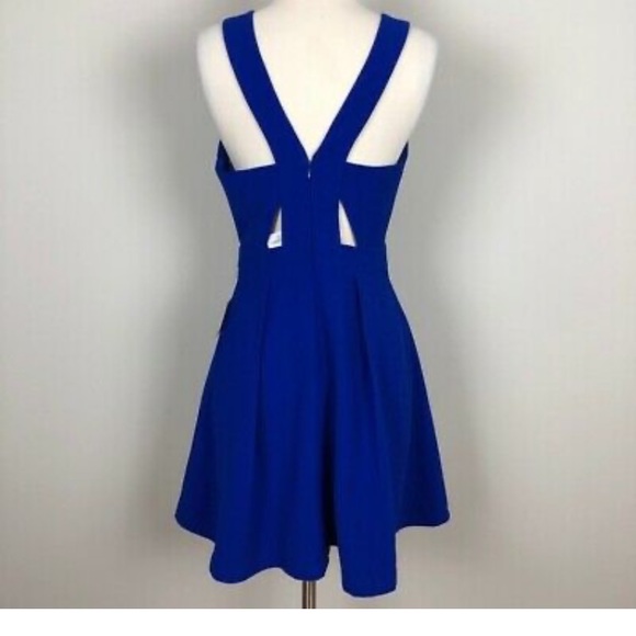 Dress - Picture 2 of 5